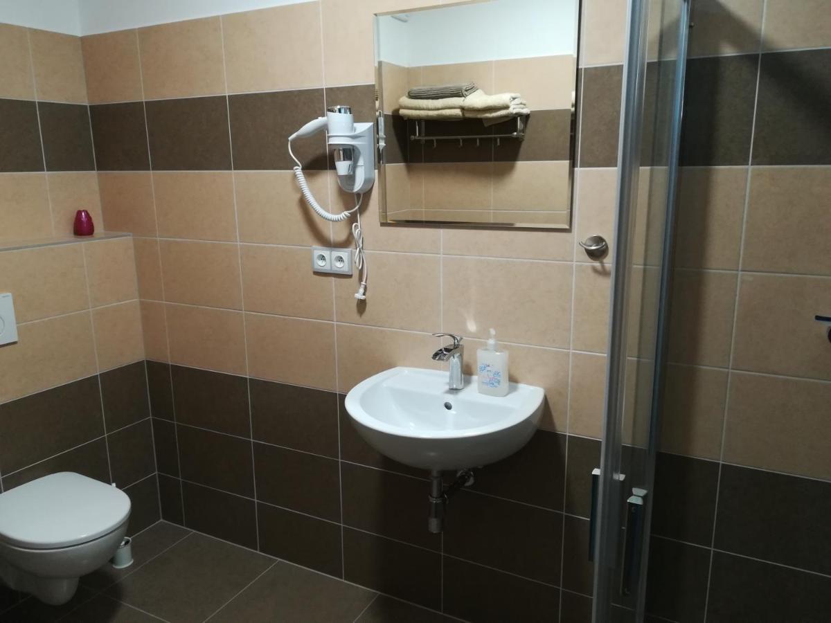 Penzion Sapara Velké Bílovice Exteriör bild