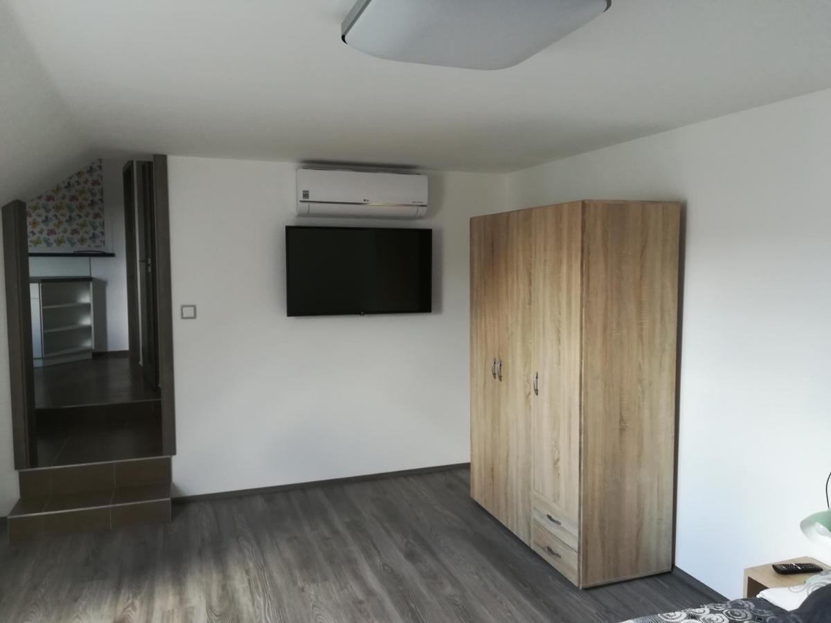 Penzion Sapara Velké Bílovice Exteriör bild